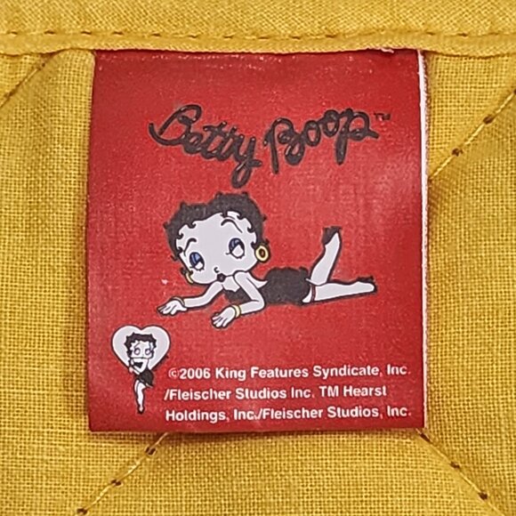 Betty Boop Oven Mitts & Pot Holders - Picture 10 of 11